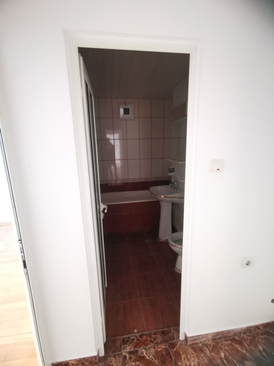 Inchiriez spatiu comercial / birouri