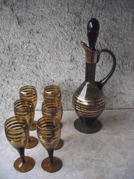 Serviciu pentru vin cu pahare si  sticla / carafa