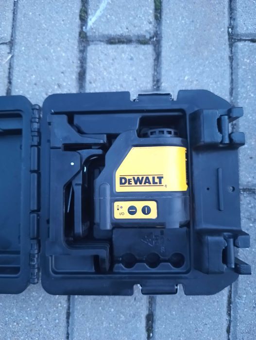 Лазерен нивелир DeWalt хоризонтал и вертикал
