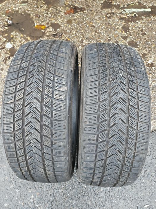 2 Anvelope iarna 225.40.20 an fabricație 2022