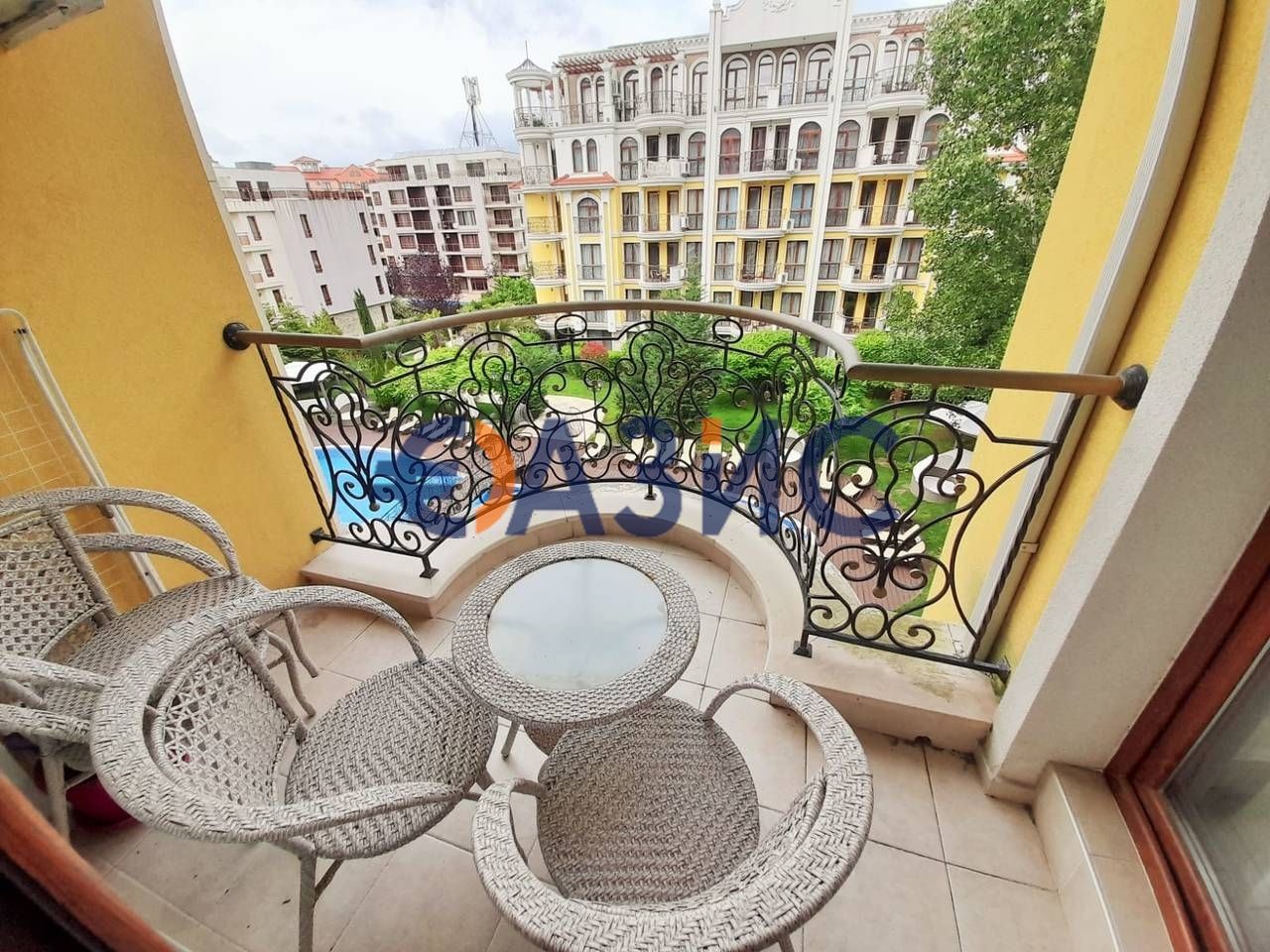 Продава се Двустаен апартамент в к.к. Слънчев бряг - 50 кв.м за 1860 €/кв.м - Снимка #9