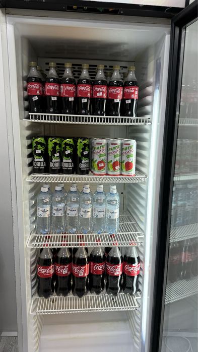 Продается холодильник для хранение соков и различных продуктов