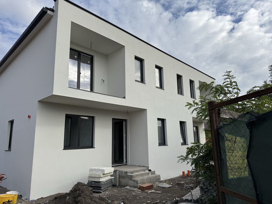 Casa eficienta energetic, cu pompa de caldura si panouri fotovoltaice