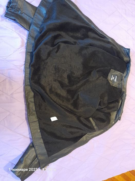 Кожено яке момче