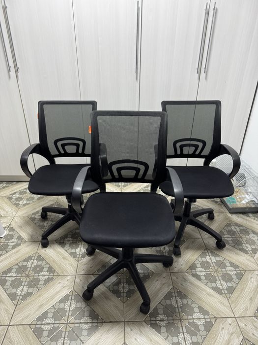 Офисные кресла бу 5 штук