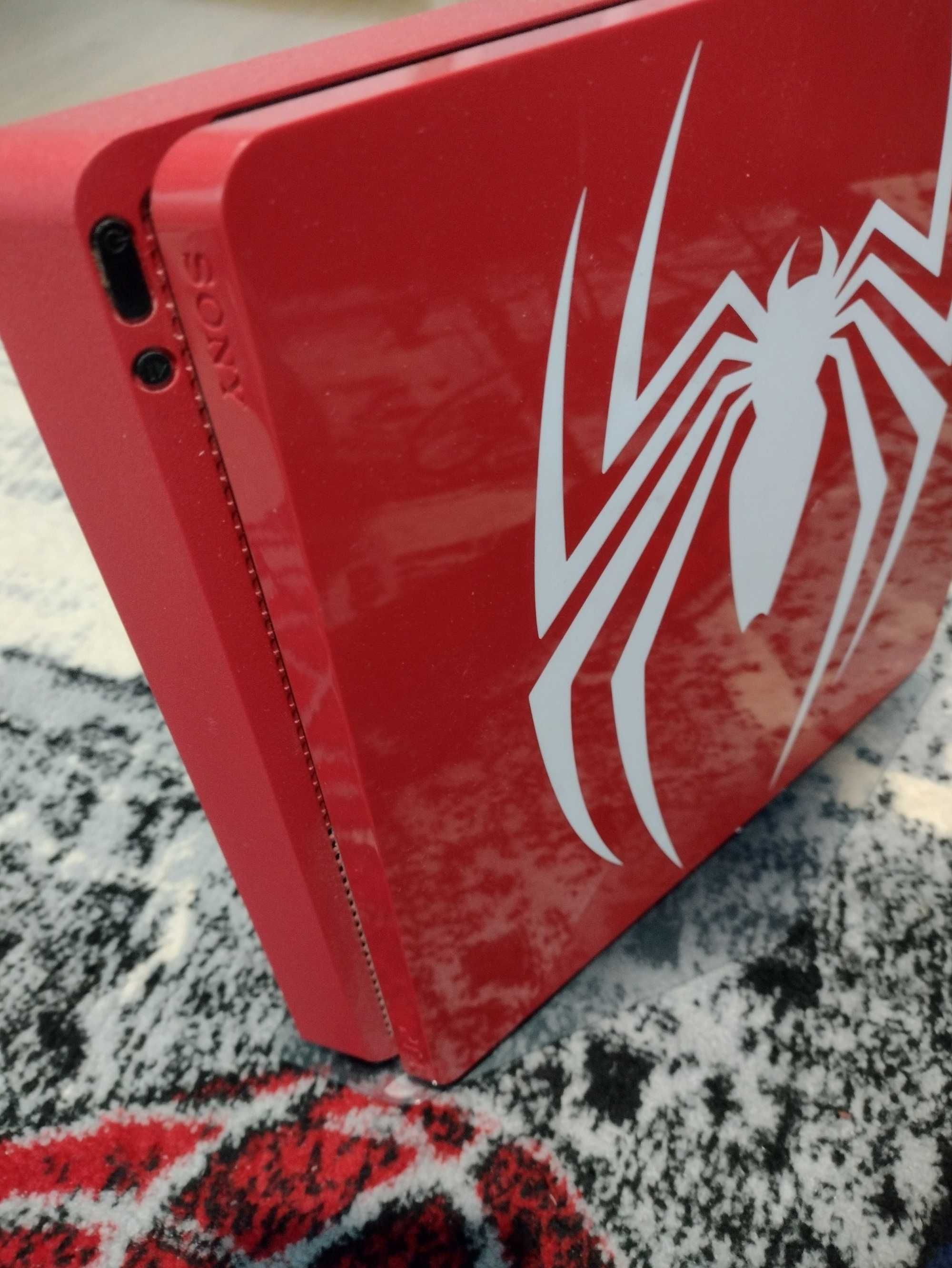 Конзола PS 4 Spiderman slim limited edition 1 TB,зарядно за два джо