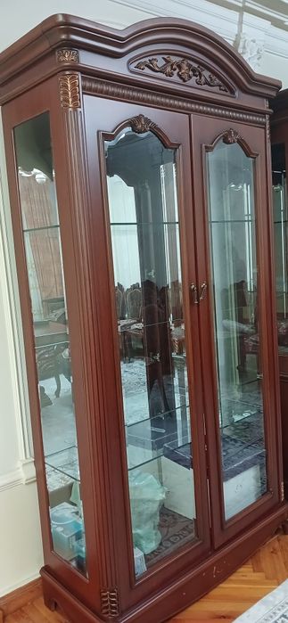 Мехмонхона мебели холати уртача битта катор ойнаси йук