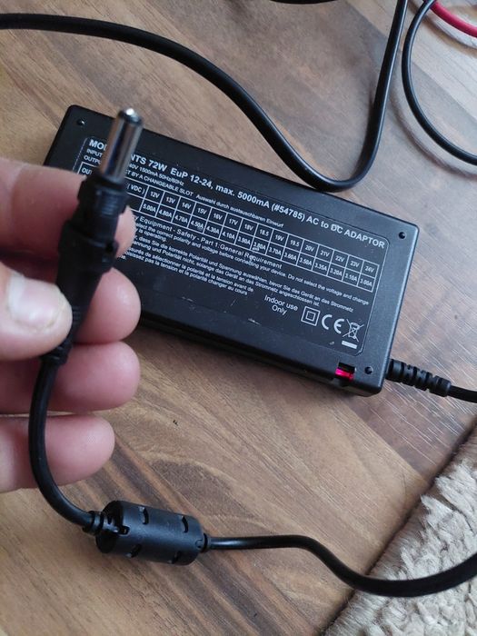 Alimentator cu tensiune selectabila automat 12v la 24 v,max 5000 ma