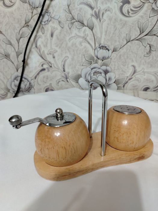 Новые перечница и солонка.