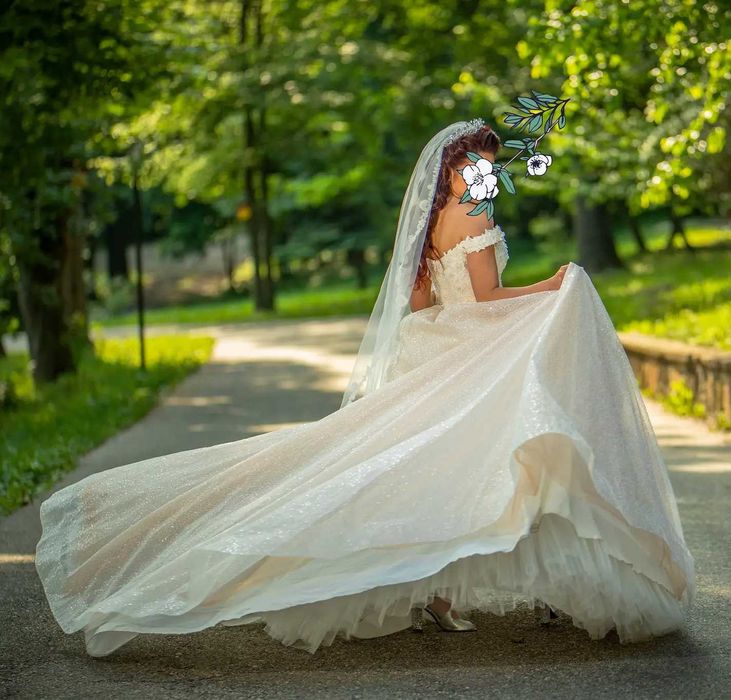 Vând rochie de mireasă, tip prințesă, cu trenă