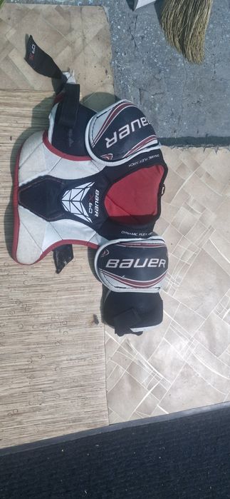 Продам нагрудник хоккейный