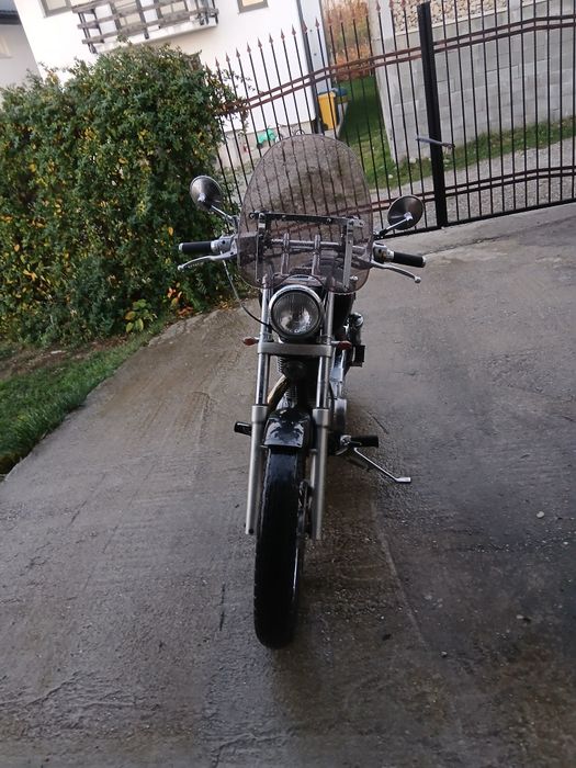 Vând motocicleta Suzuki Savage