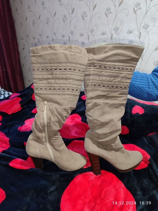 Продаются сапоги