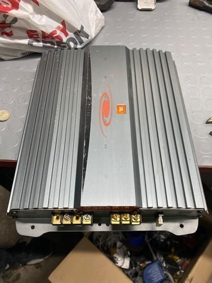 Усилвател на JBL