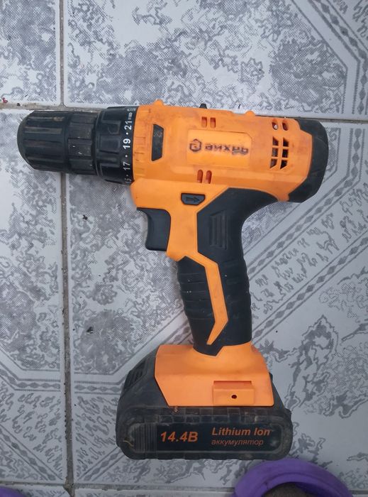 Шуруповерт б/у. Вихрь.
