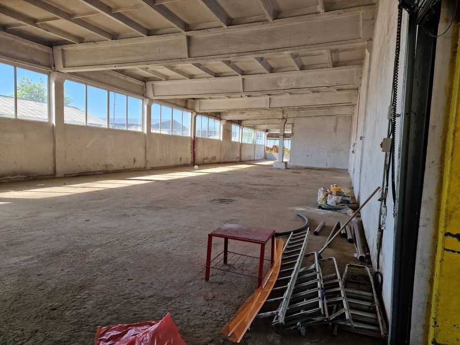 Inchiriez Hale 8000 mp la drum European