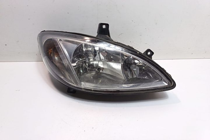 Far dreapta Mercedes-Benz Vito W639