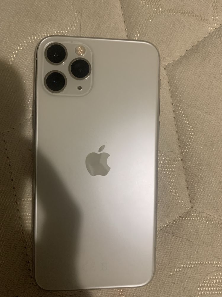 Vand iphone 11 pro +husa armani