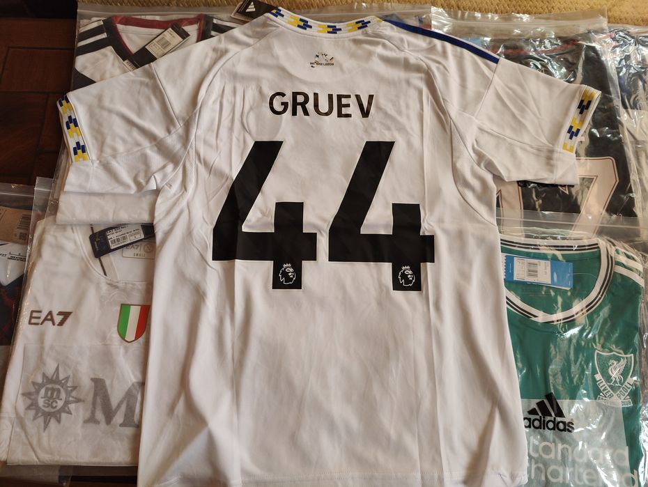 Футболни тениски Leeds United 2025/2026 Gruev