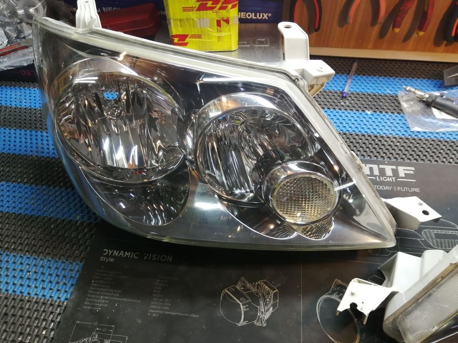 Фары тойота форанер