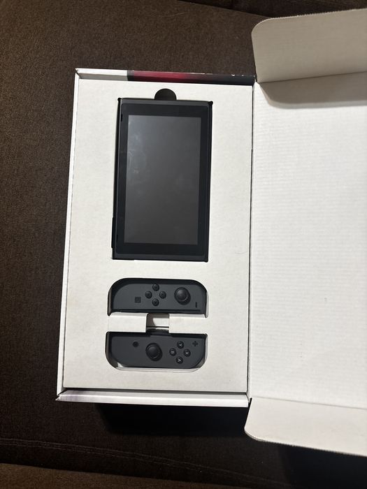Nintendo Switch (HAC-001) – пълен комплект, отлично състояние