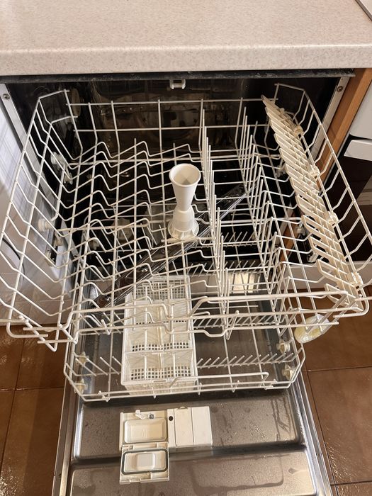 Съдомиялна Индезит 3000W