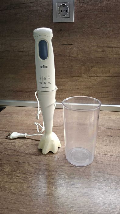 Пасатор с мерителна чаша Braun, 300W