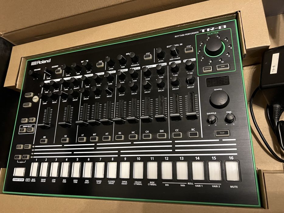 Roland Aira TR-8