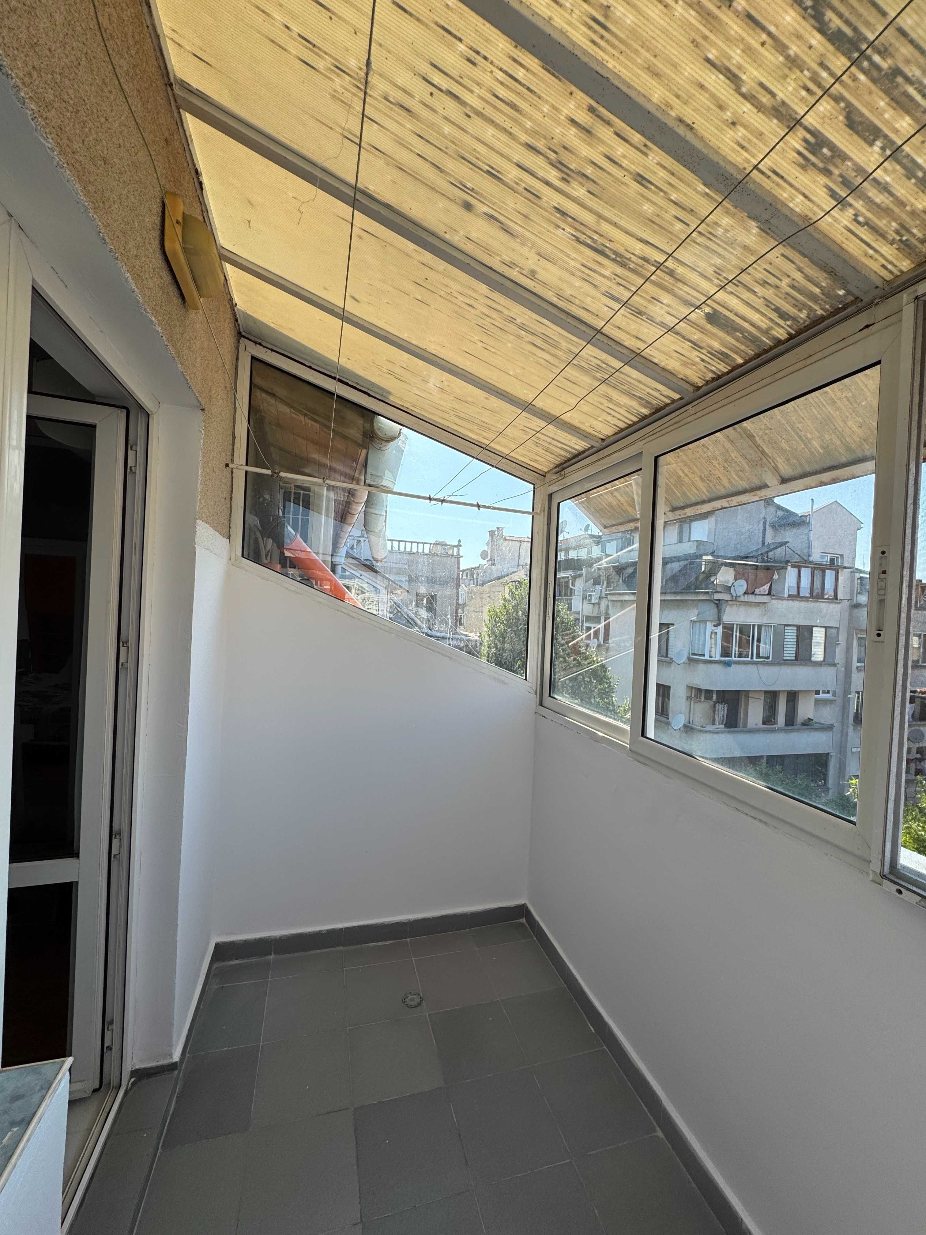 Продава се 3-стаен апартамент - 71 кв.м, кв. Възраждане, Бургас