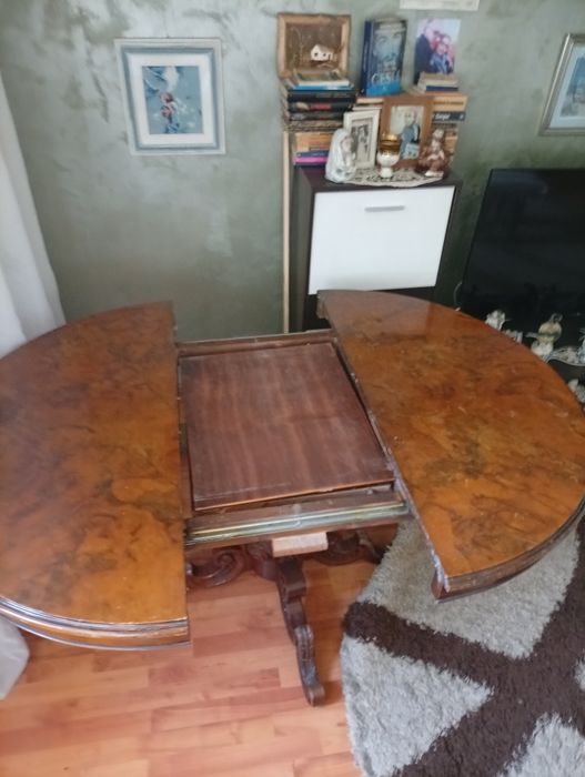 Masa lemn masiv sculptata...1500euro neg. Sculptata manual peste50ani