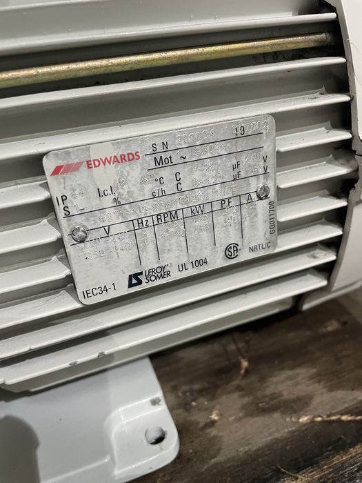 Монофазна вакуум помпа Edwards