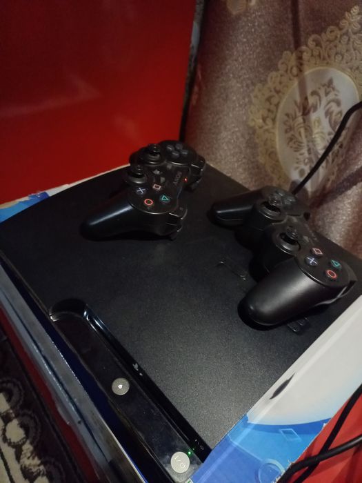 PS3 slim ideal o"ta tiniq 2 djoystik hamma kabellari bor o'yinlar bor
