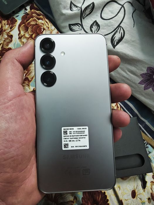 Продам Samsung galaxy s 25 12/256 новый!