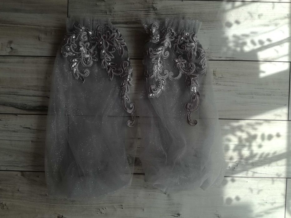 Продавам чисто нова-светло-сива рокля за Абитуриентски бал