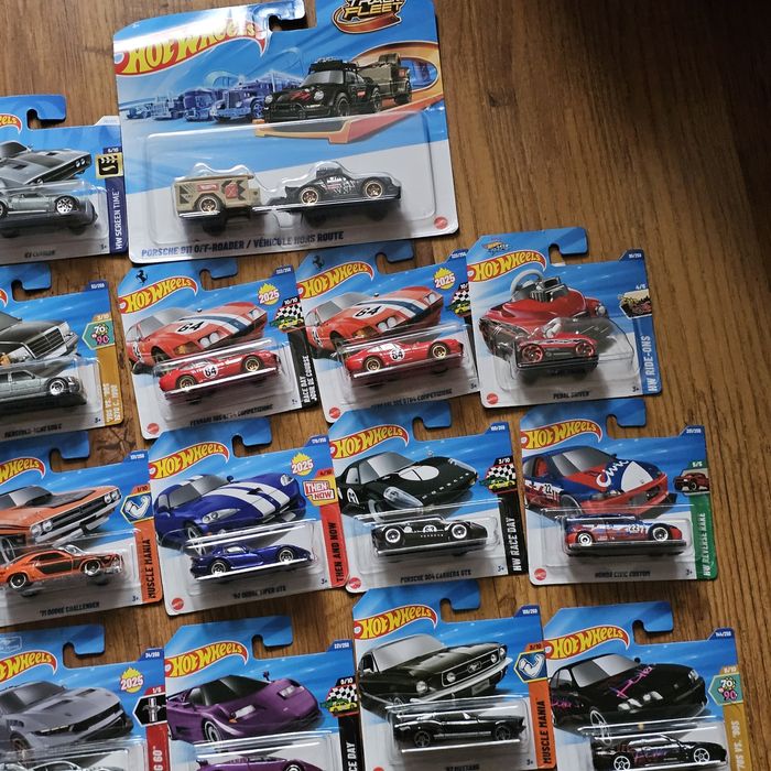 Hot wheels колички.