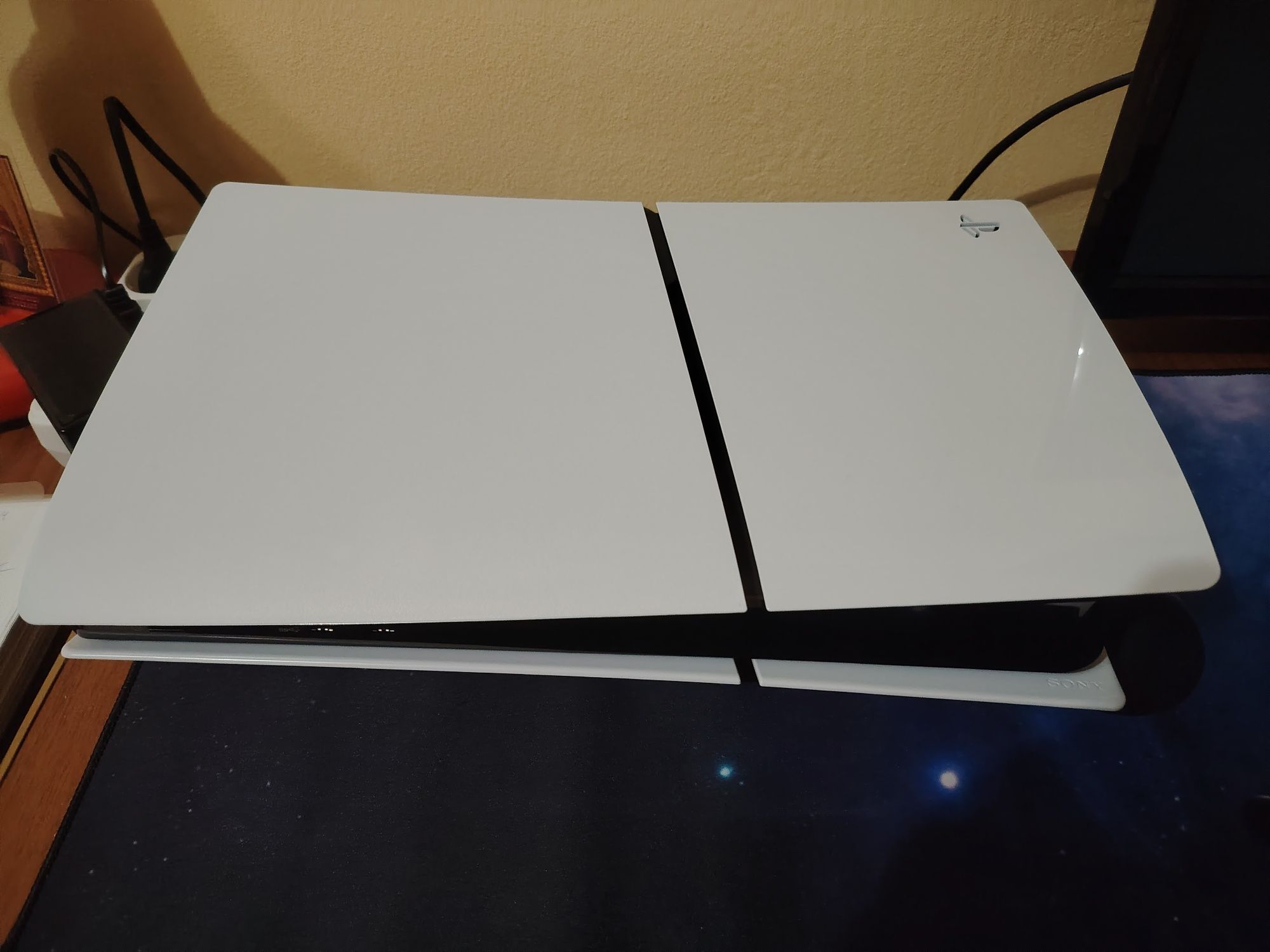 Vând PlayStation 5 încă în garanție