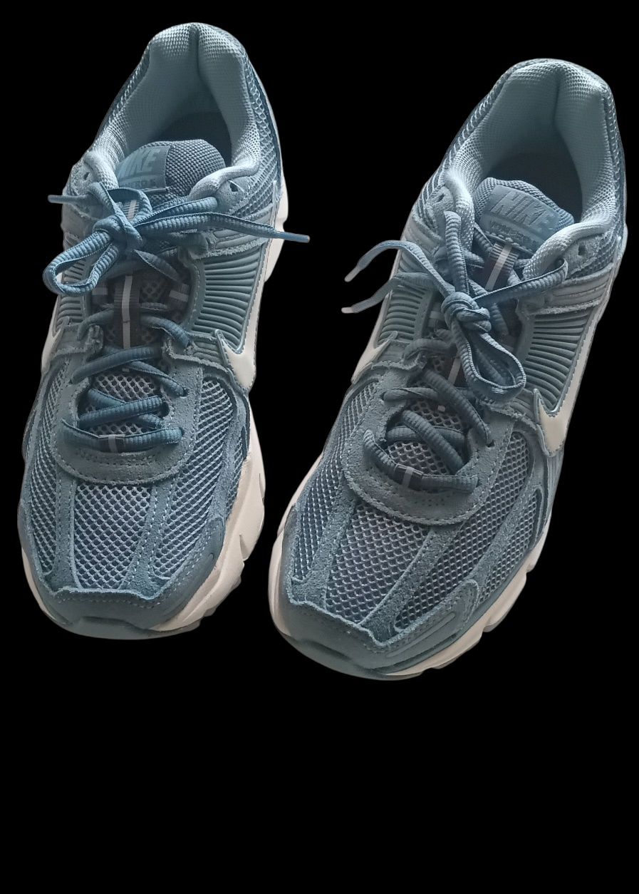 Оригинални обувки Nike Vomero 5