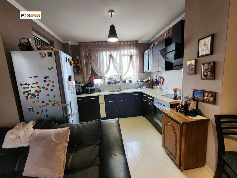 Продава се Тристаен апартамент в Пловдив, Гагарин - 90 кв.м за 2056 €/кв.м - Снимка #2