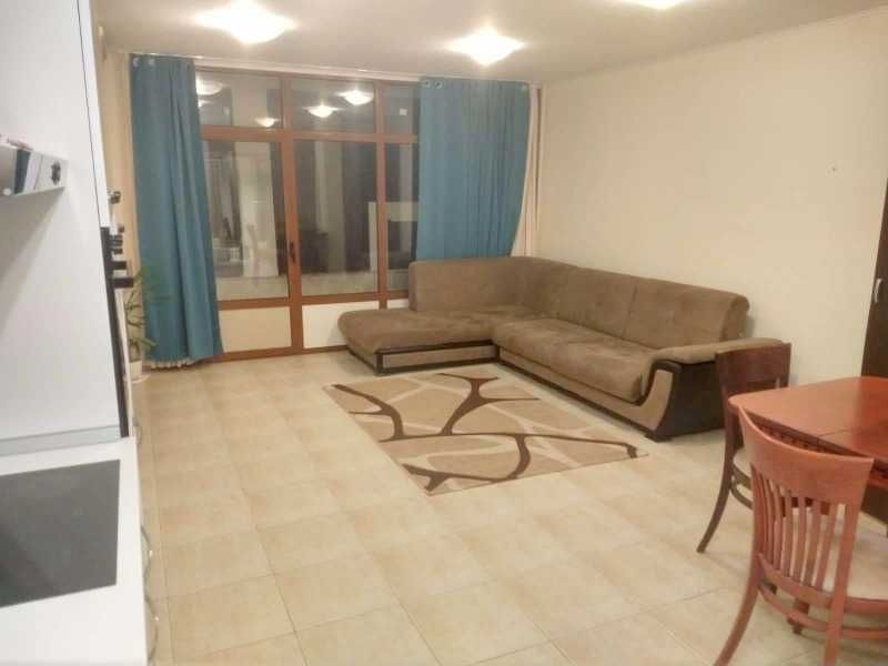 Дава се под наем Двустаен апартамент в Бургас, Център - 80 кв.м за 450 € - Снимка #3