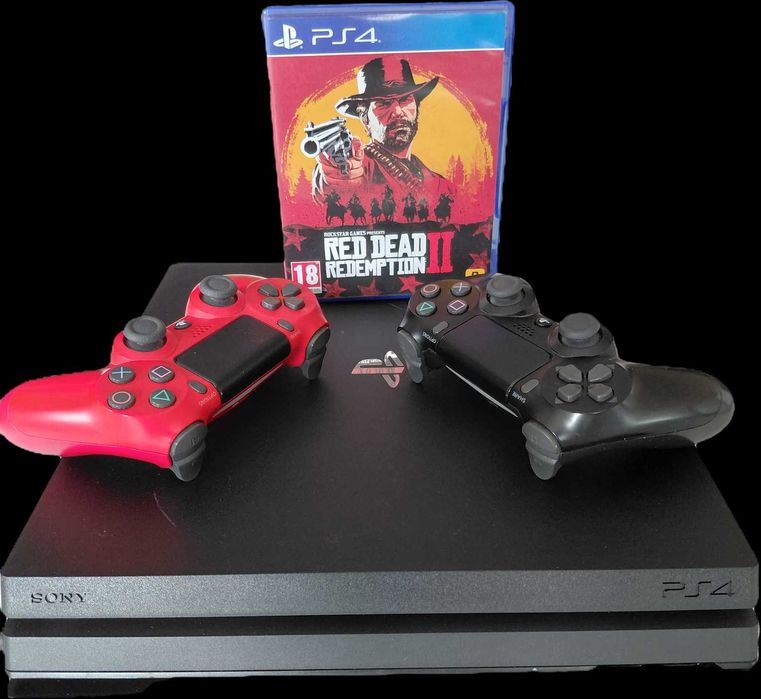 Продавам PS4 2019 год. и 2 джойстика + Red Dead Redemption II подарък!
