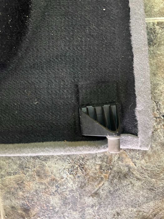 Оригинална кора на багажник VW Caddy 2K