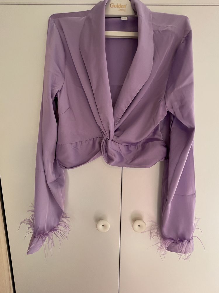 Къса риза в лилав цвят с пера