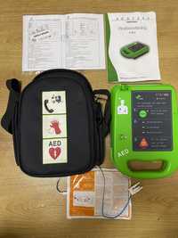 Defibrilator portabil automatic AED 7000, pret nou 1250 USD