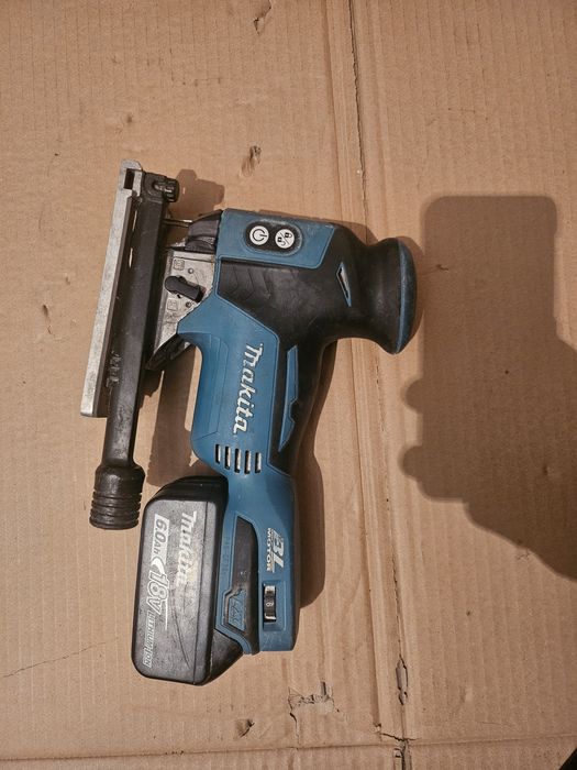 Pendular Makita DJV181
