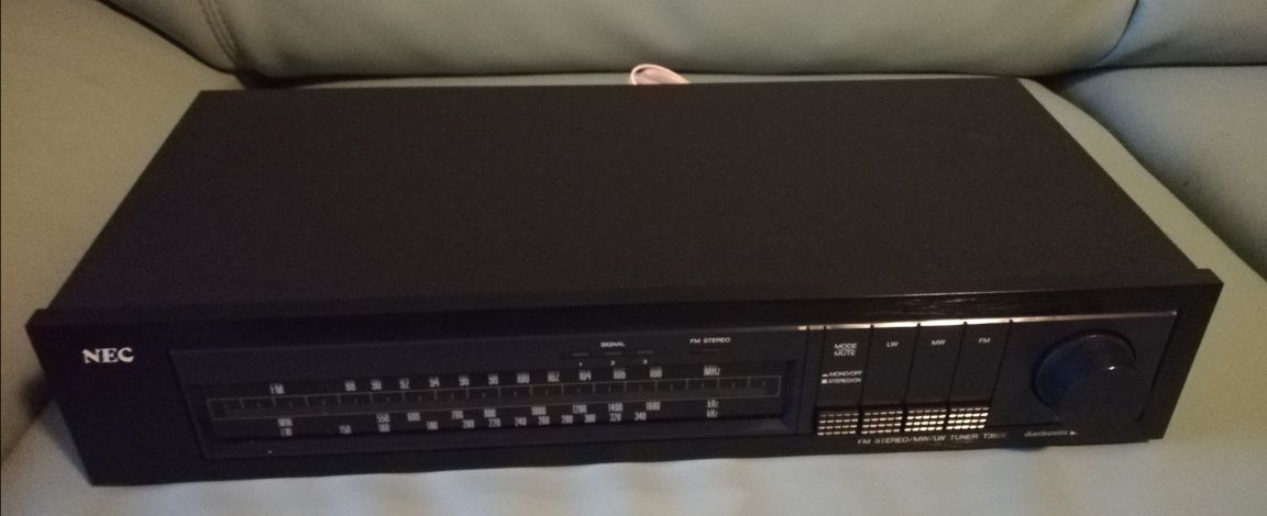 NEC AV-350E surround (quadro) si tuner