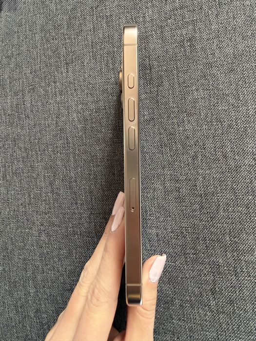 Iphone 16 Pro Desert Titanium в гаранция до 2027 год.