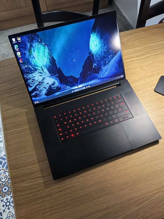 Laptop Razer Blade 18 inch i9 RTX 4070 32gb ram