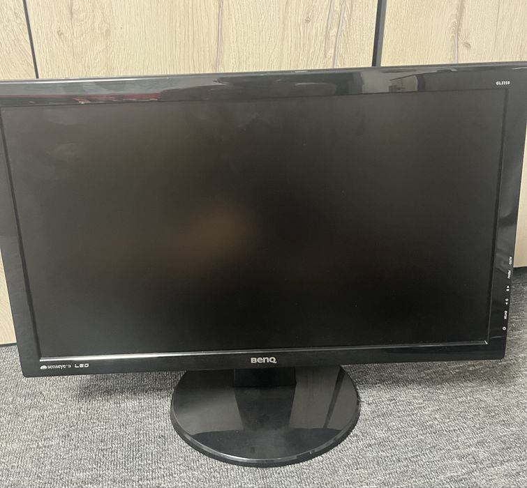 Vând monitor benq funcțional in stare perfectă plus cablu