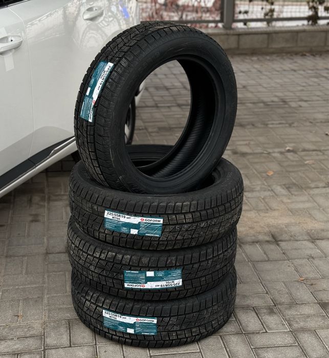 225/55/19 зиний новый