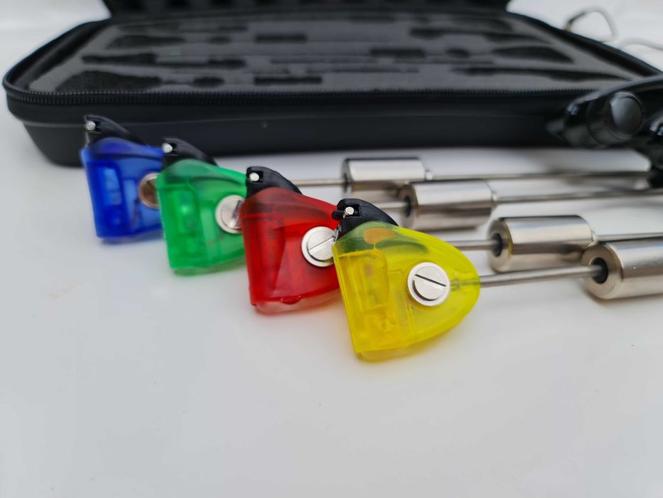 Set 4 Swingeri MKM3 cu Iluminare si Penar Transport East Shark